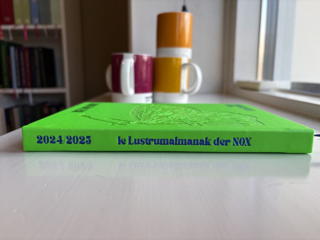 Rug voorzien van metallic foliedruk in blauw